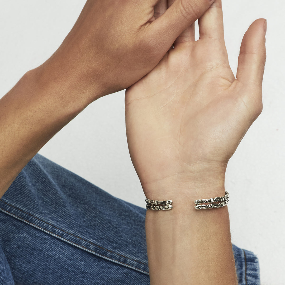 gas-bijoux-liane-bracelet-jonc-crois-grand-mod-le-argent-grav-taille-ajustable image 3