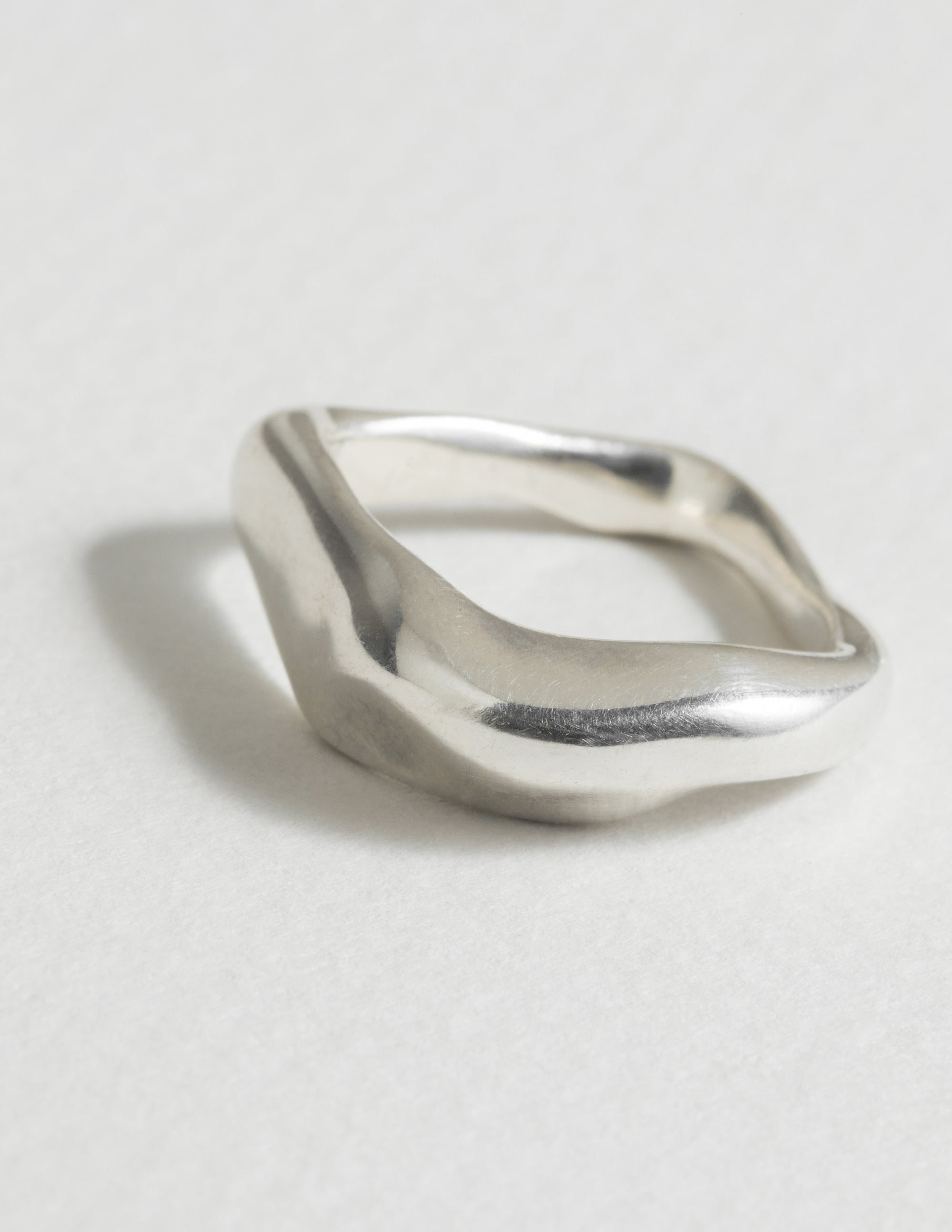 louise-damas-bague-l-irr-guli-re-bague-large-silhouette-irr-guli-re image 8