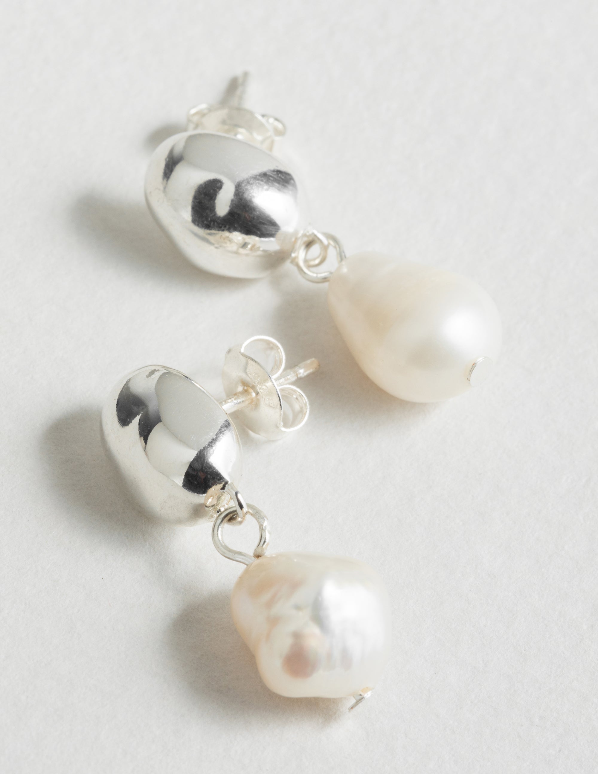 louise-damas-boucles-la-perle-version-argent-e-perles-moul-es-et-perles-d-eau-do image 7