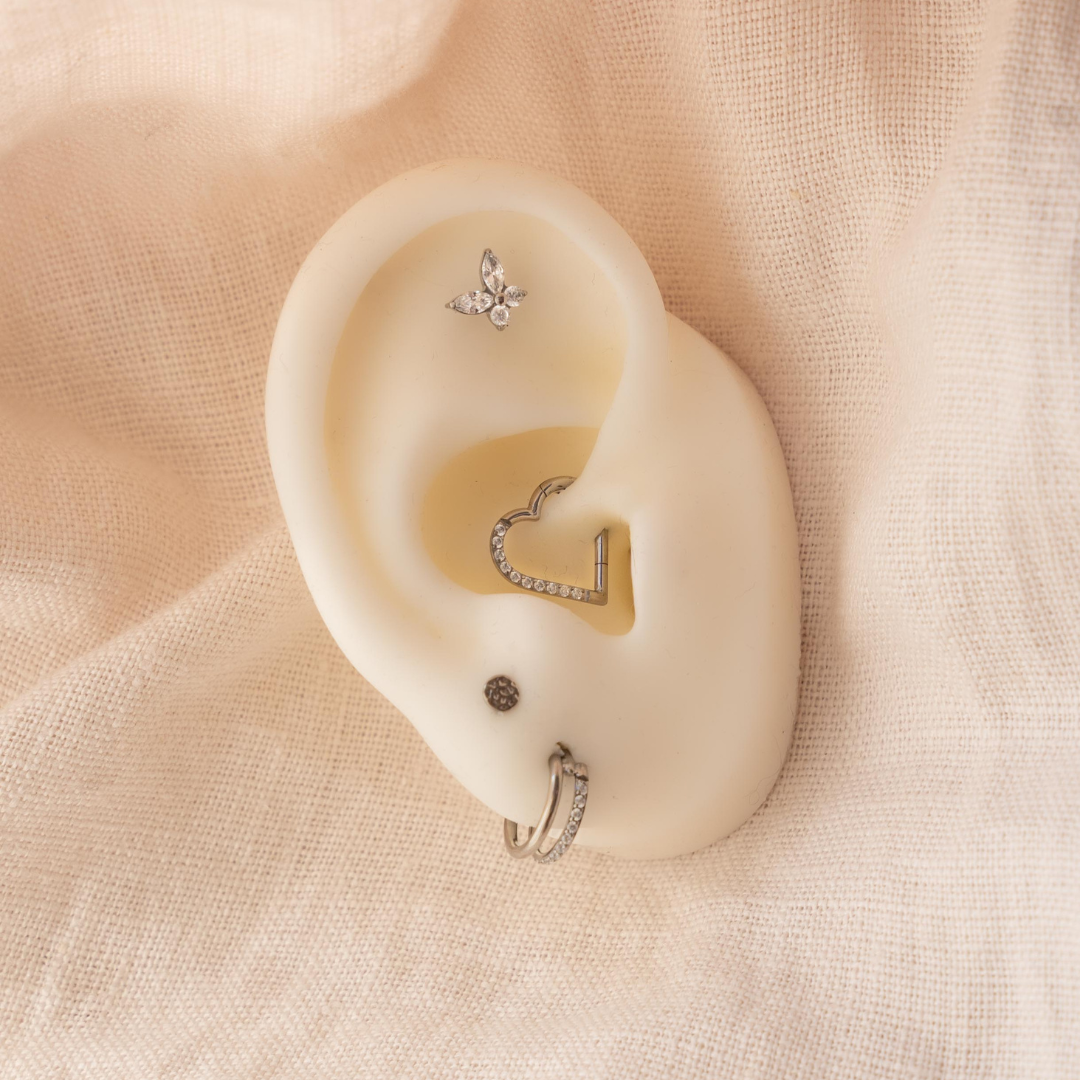 obsidian-piercing-butterfly-labret-titane-grade-implantable-4-zircons-pour-h-lix image 5