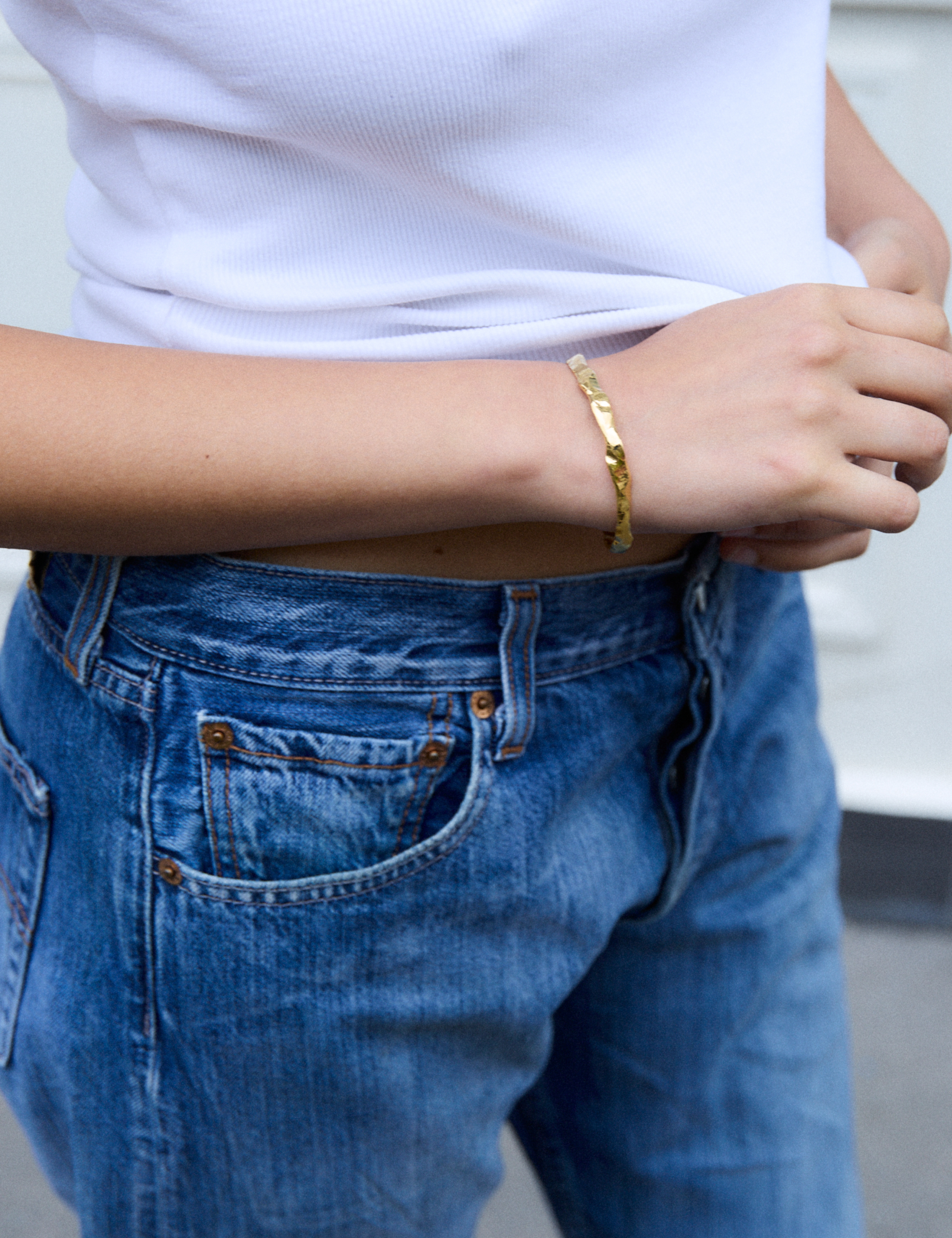 louise-damas-bracelet-le-martel-jonc-en-fil-plat-martel image 2