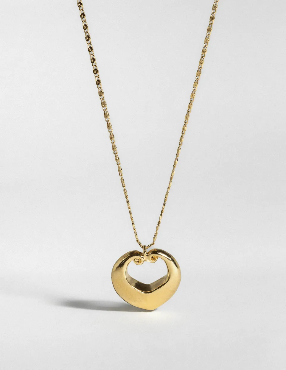 louise-damas-collier-les-volutes-m-daille-ajour-e-motif-volutes-cha-ne-fine-cise image 1