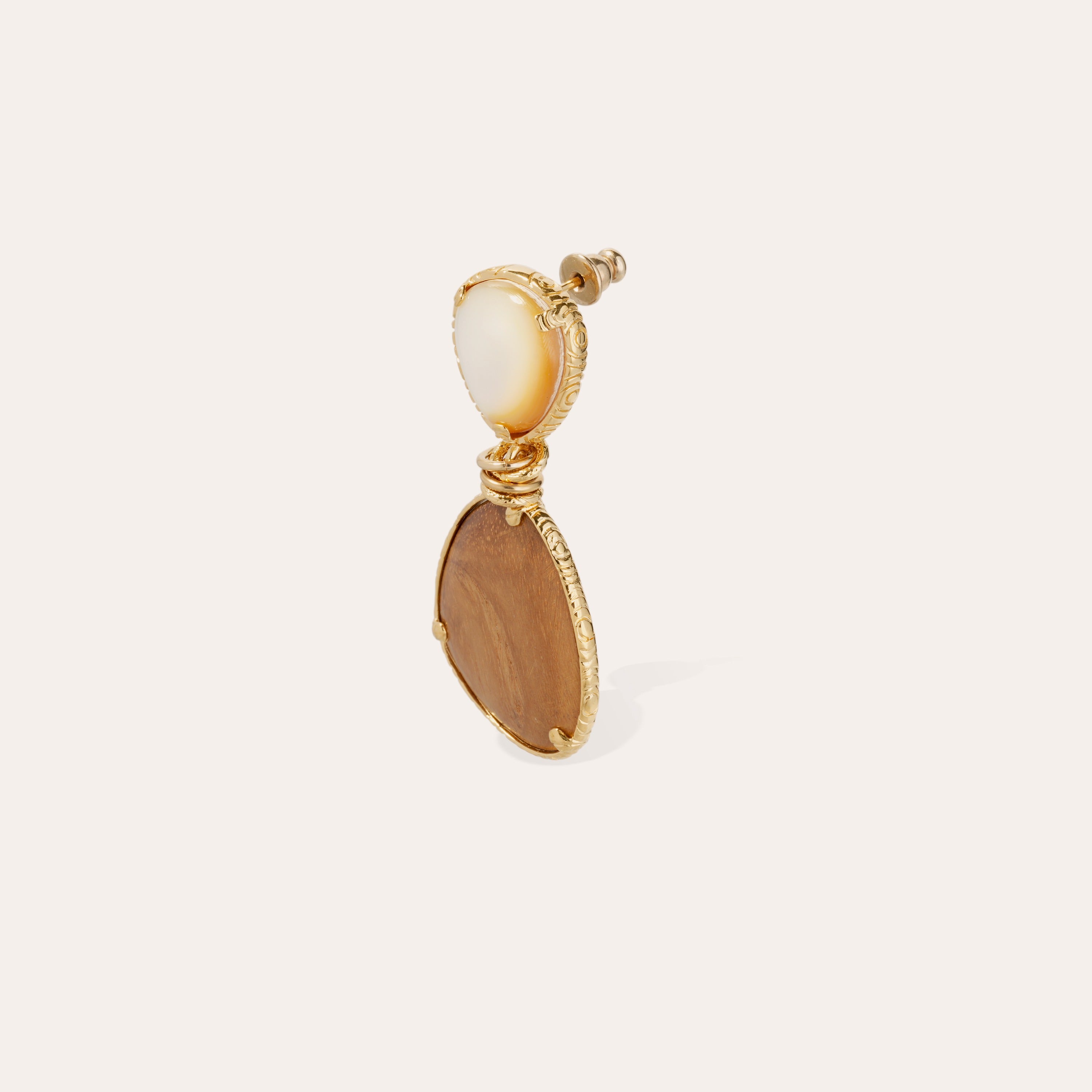 gas-bijoux-boucles-d-oreilles-silia-bois-de-rose-nacre-blanche-monture-dor-e-l-o image 3
