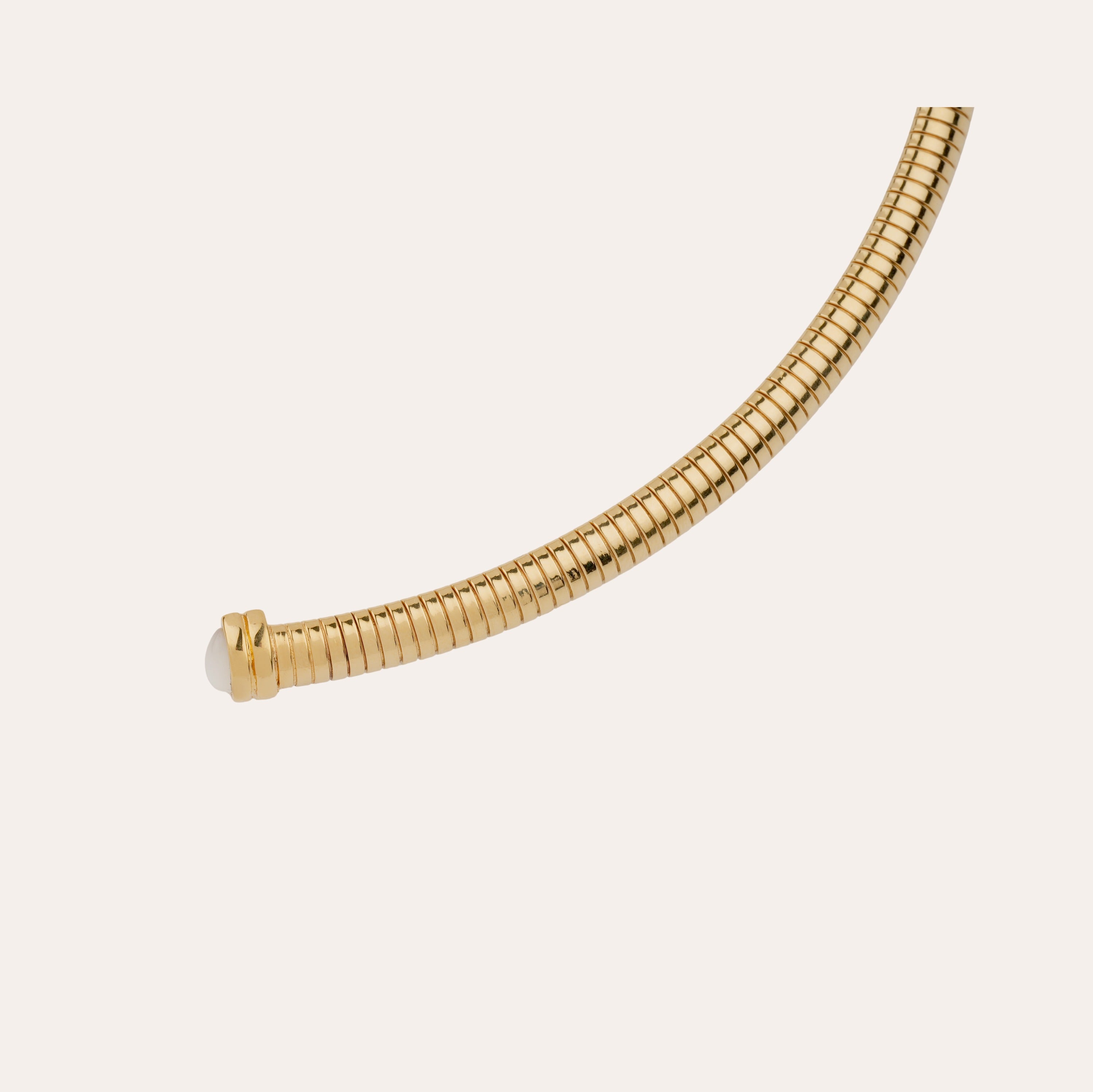 gas-bijoux-collier-antigone-torque-dor-l-or-fin-maille-tubogas-et-nacre-blanche image 3