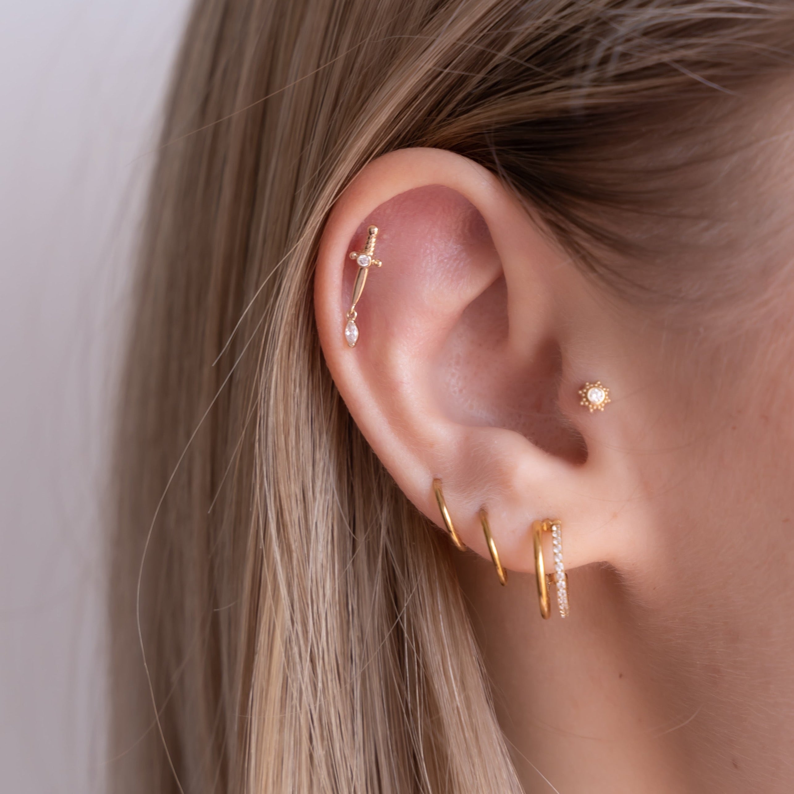 obsidian-piercing-daenerys-labret-dague-or-massif-avec-charm-mobile-vissage-inte image 2