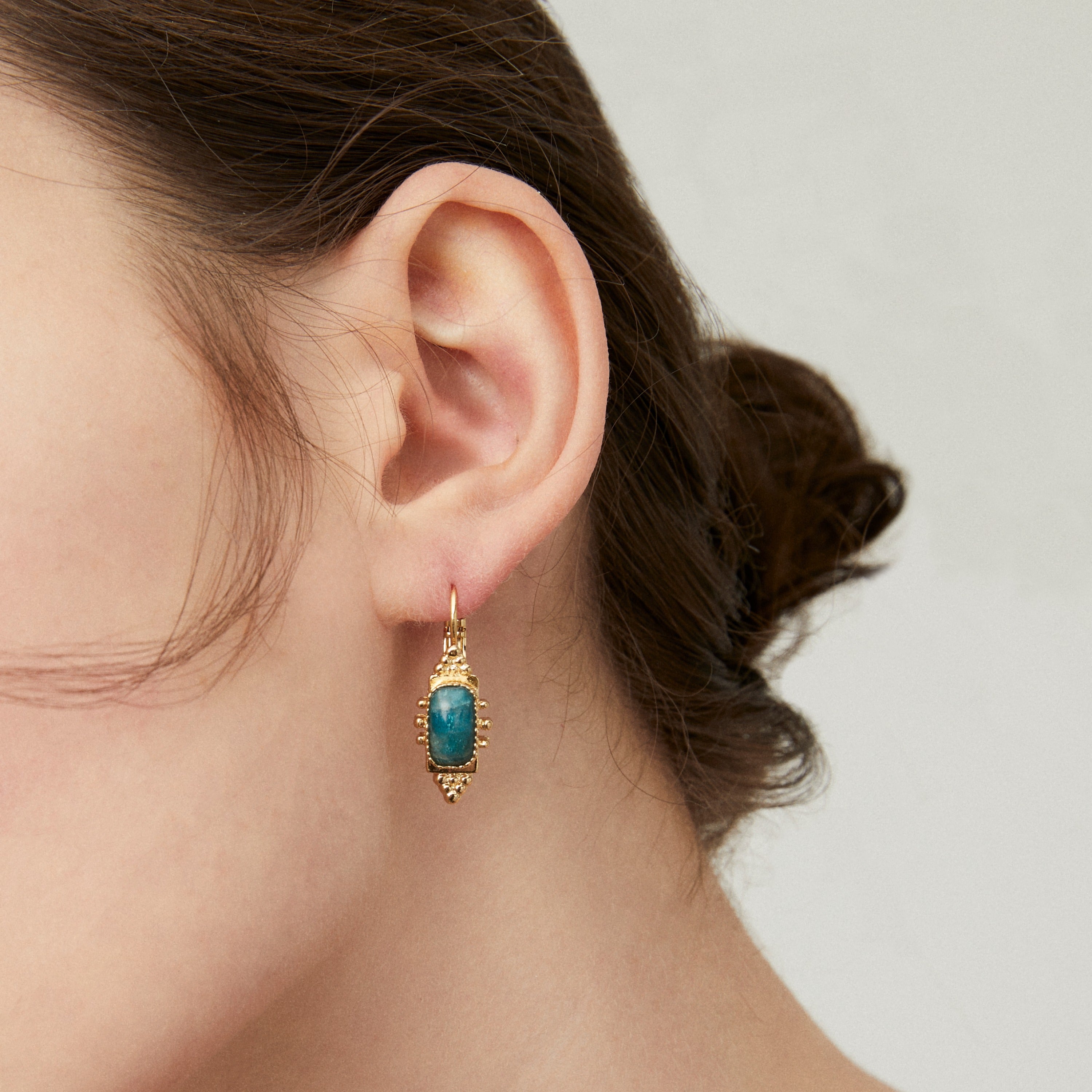 gas-bijoux-boucles-d-oreilles-serti-talisman-petit-mod-le-apatite-bleue image 2