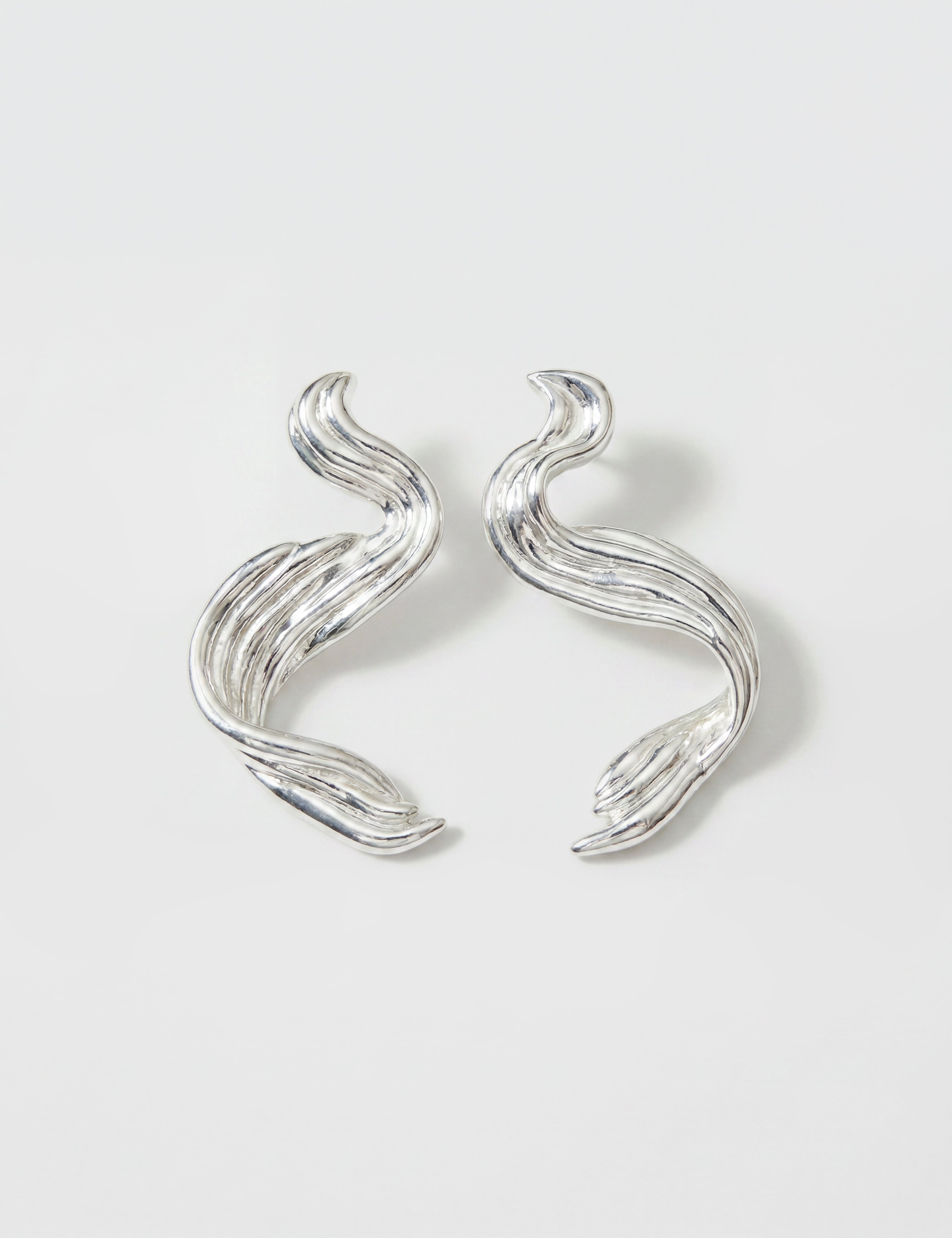 louise-damas-boucles-le-sillage-boucles-sculpt-es-ondulantes image 1