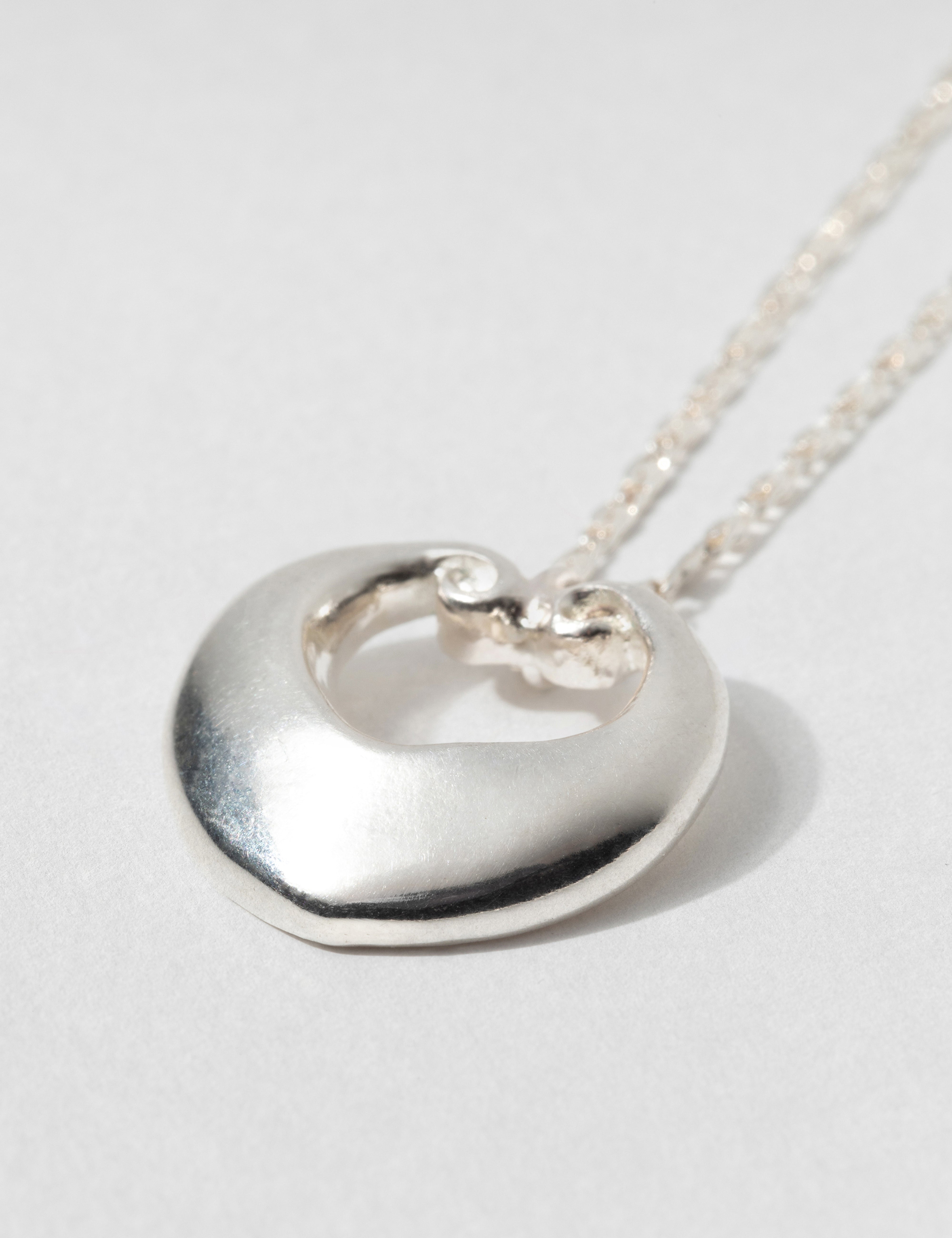 louise-damas-collier-les-volutes image 6