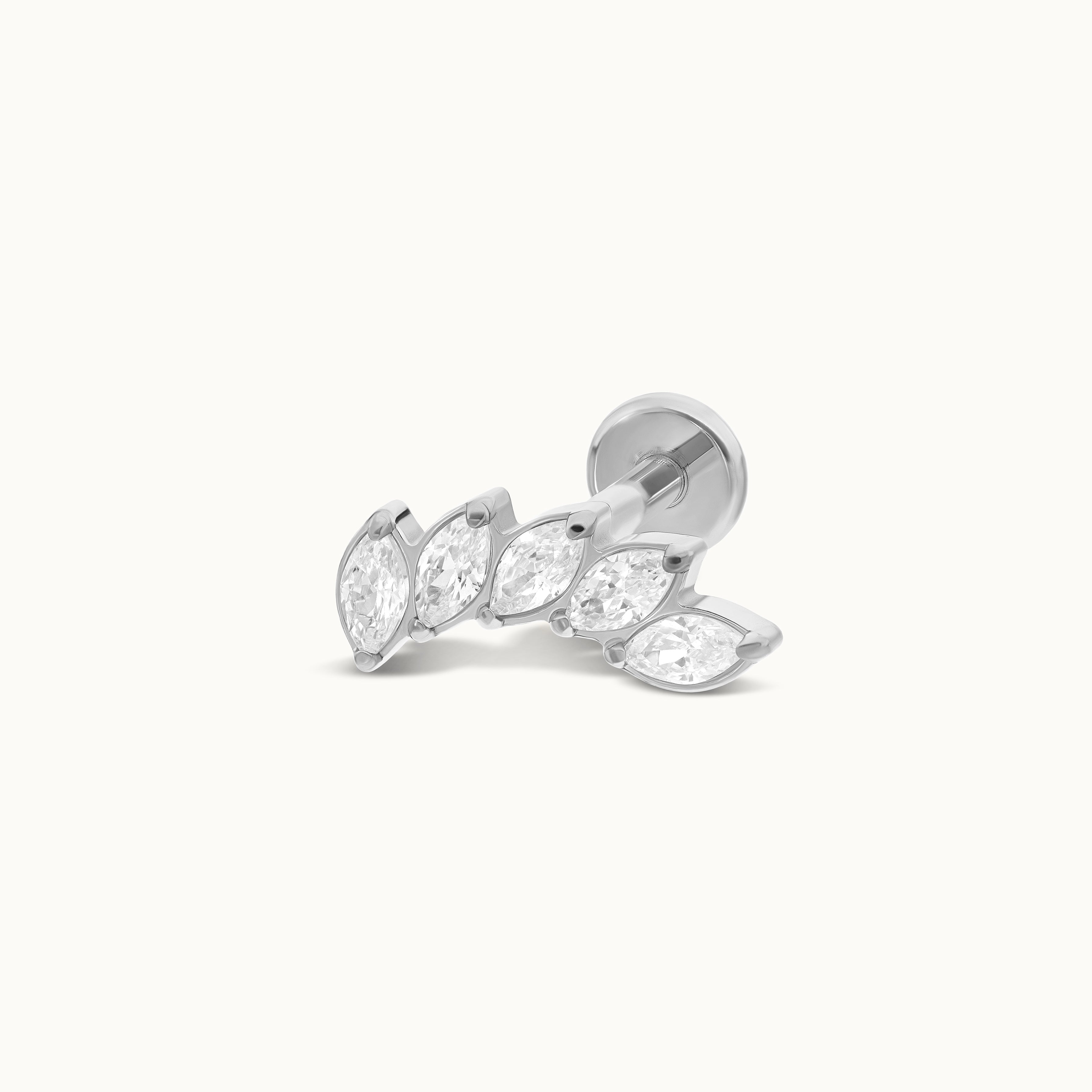 obsidian-piercing-sterope-labret-titane-grade-implantable-5-cristaux-marquise-en image 3