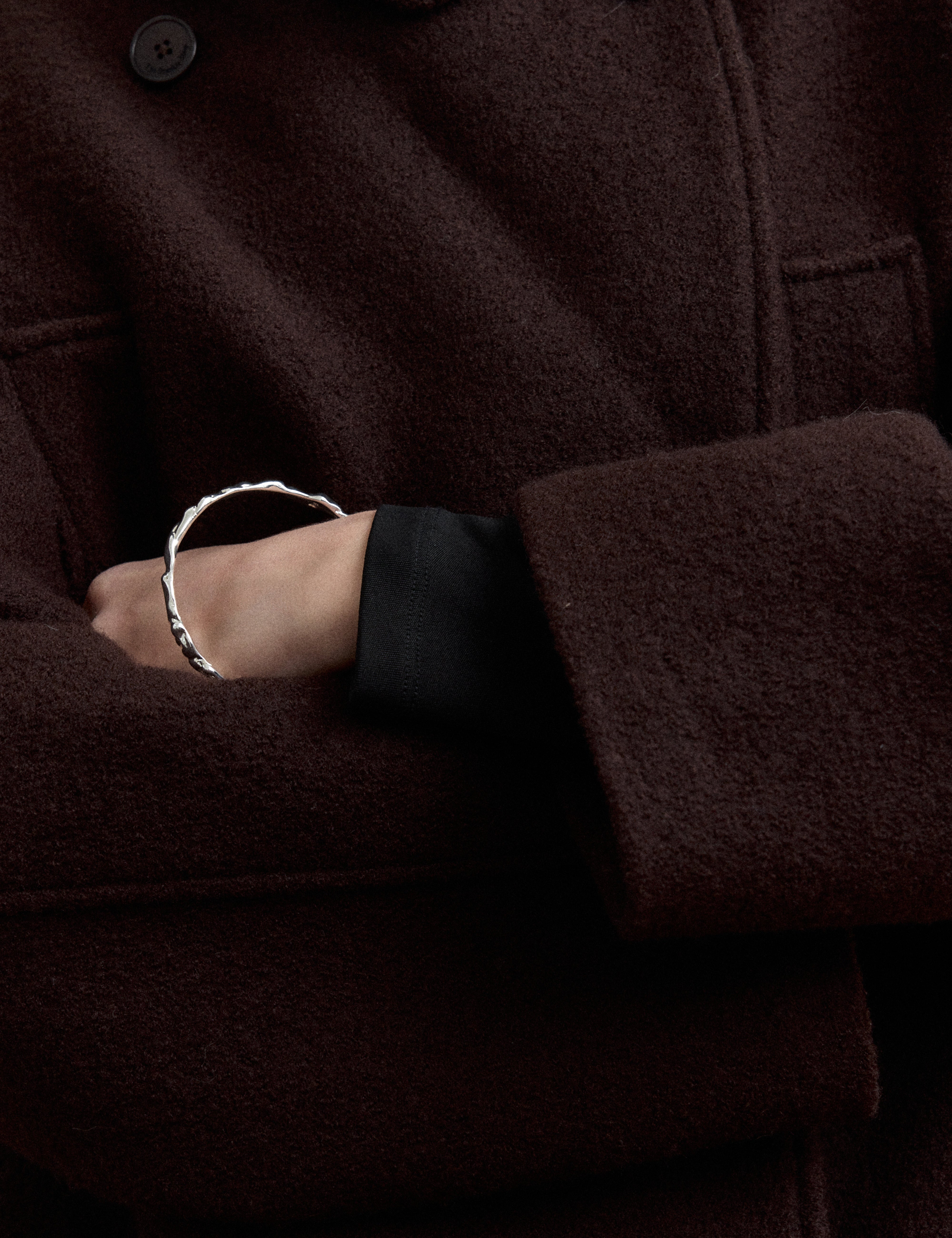 louise-damas-le-magma-bracelet-joncs-volumes-irr-guliers-plaqu-argent image 5